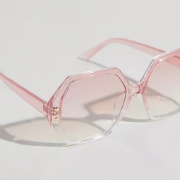 Back in stock soon! UO Willow Hexagon Sunglasses in Pink: Retro Reverie - Picture 3 of 14